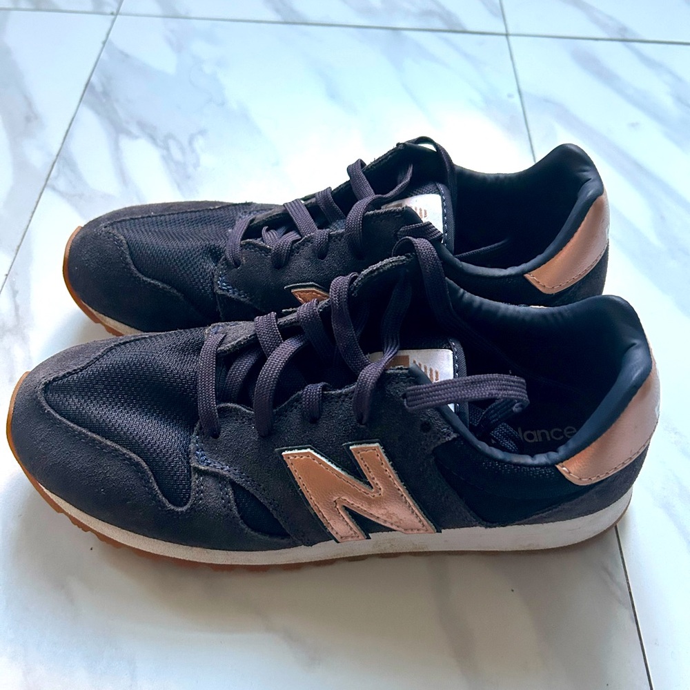 New balance 520.   Dark blue with rose gold accents. Size 7.5
